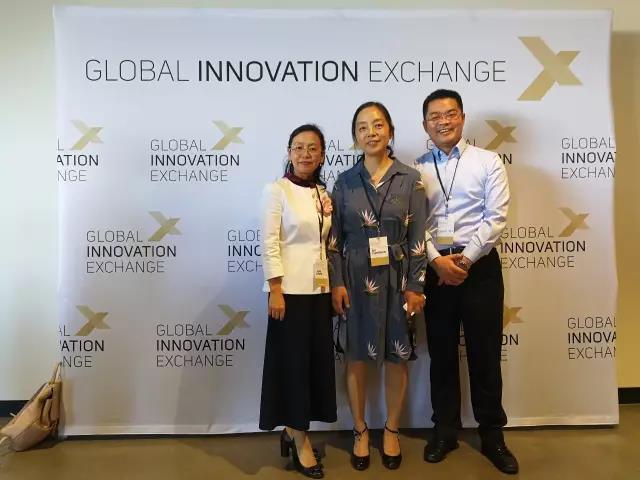 舒騁與GIX院長史元春教授（中）